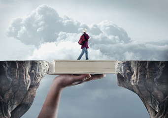 沉木放在鱼缸里水发黄怎么办